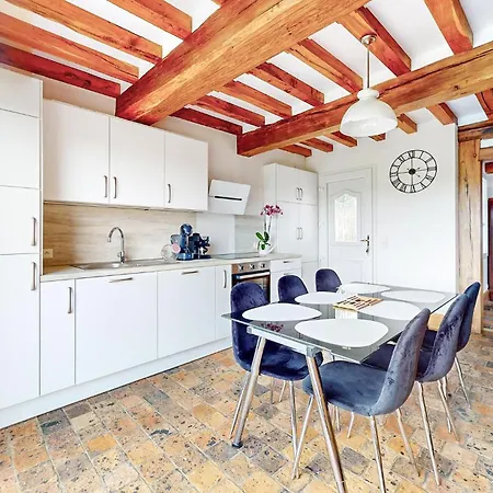 Holiday home 3 Bedroom Beautiful In Haudricourt