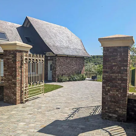 3 Bedroom Beautiful In Holiday home