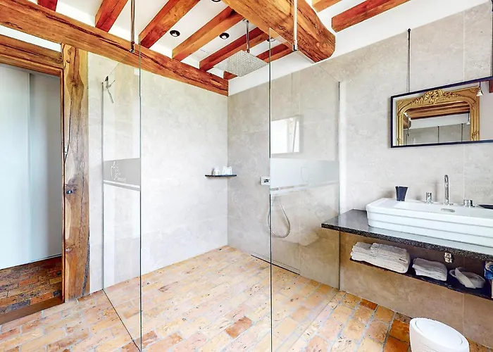 3 Bedroom Beautiful In Hébergement de vacances Haudricourt