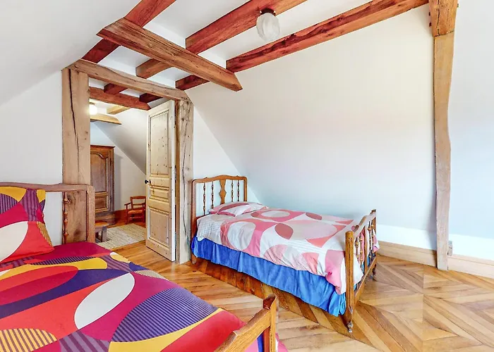 3 Bedroom Beautiful In Hébergement de vacances Haudricourt